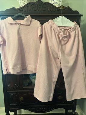 Amazon Pink Cropped Pants and Zip-Neck Pullover Set